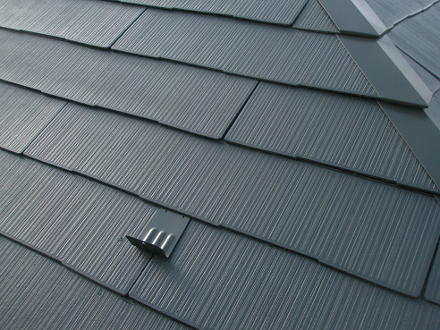 はちじん塗装専門部による高耐久塗装リフォーム後の屋根です。