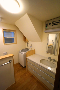 トイレと洗面台のリフォーム施工後の写真です。