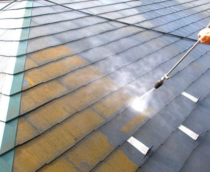 20年以上経った屋根でもしっかりと洗浄してから丁寧に塗装を施せば、新築の時のような美しい輝きが蘇えるんです。