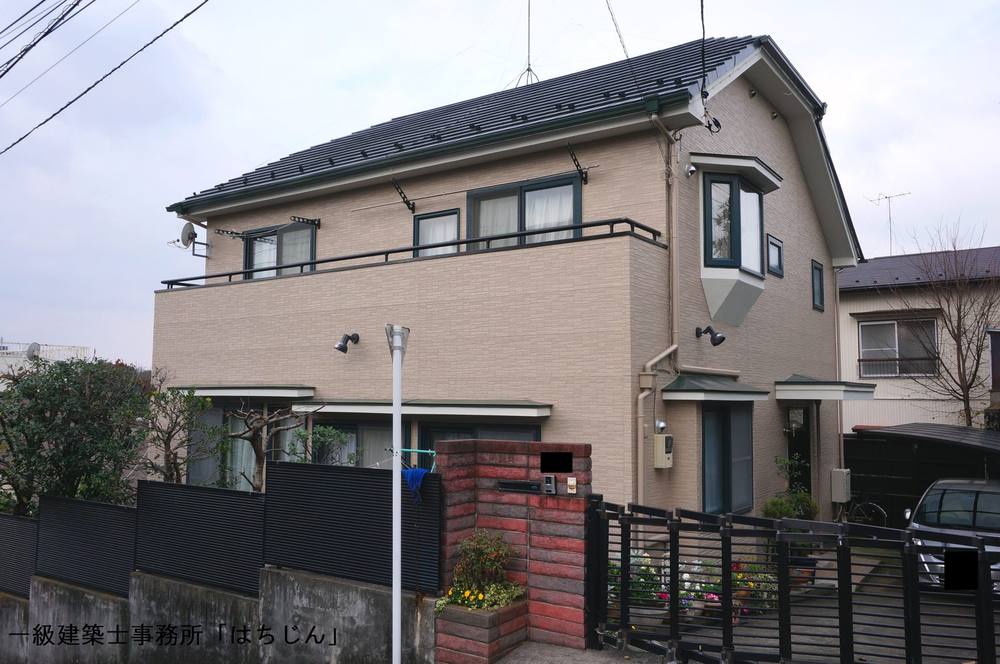 施工後の住宅。外壁と屋根、付帯部まで塗り替え