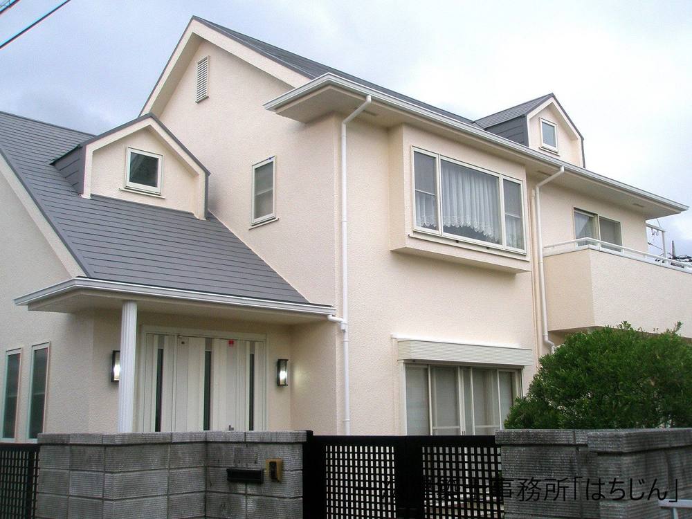 塗り替えを終えた住宅の外観